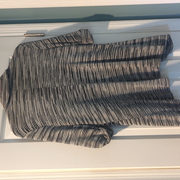 Short sleeve pocket knit blazer Size 2 / Large - Picture 9 of 11